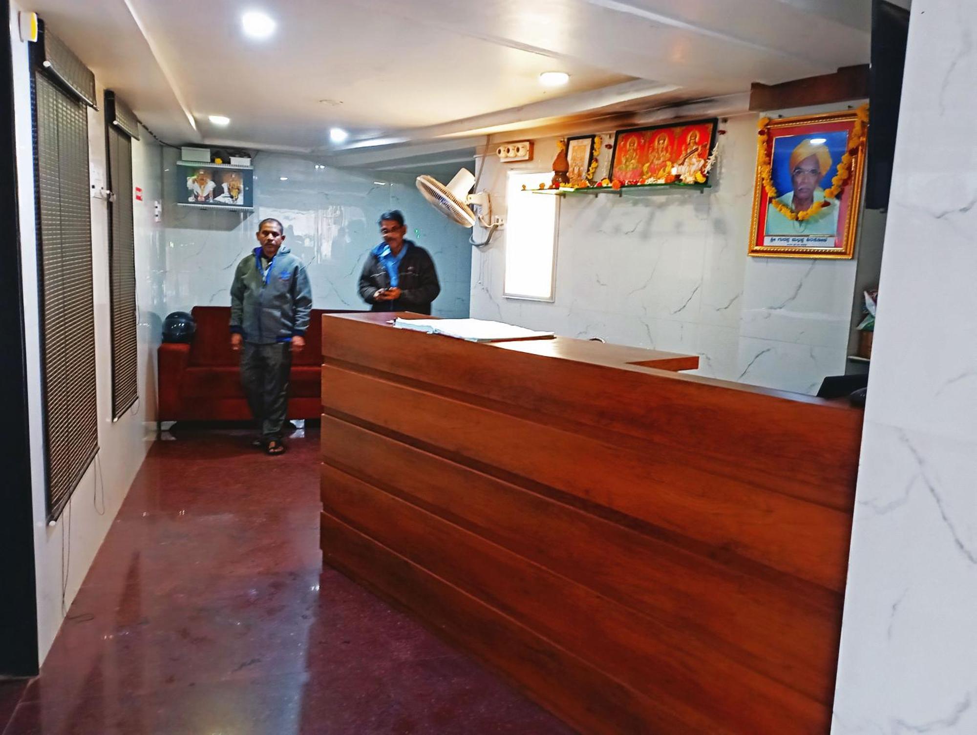 Staymaker Shri Shakti Residency Hubli Exterior photo